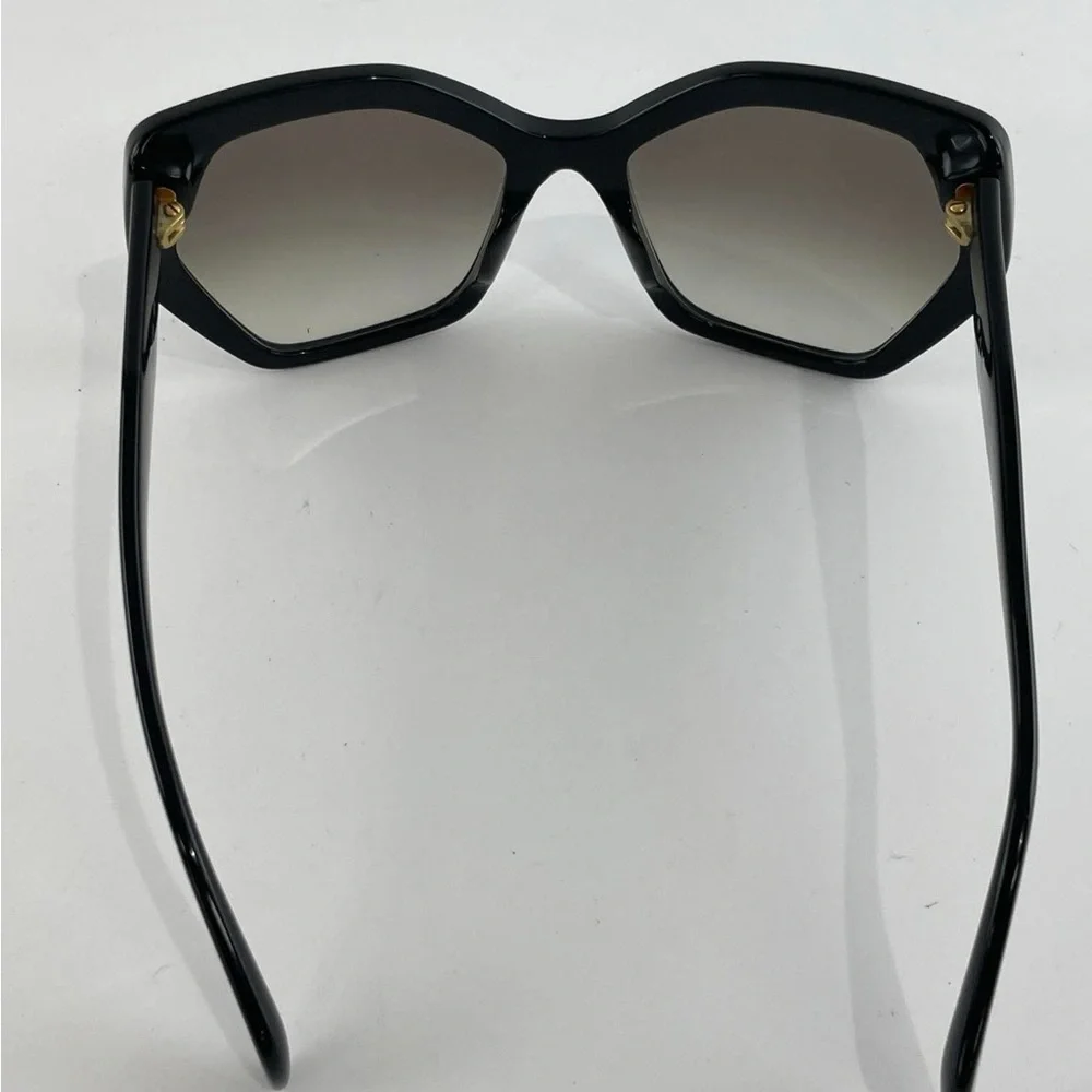 Prada Black Women's Sunglasses EUC🖤🖤💛 - Picture 2 of 8